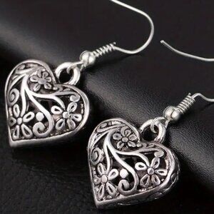 Beautiful Vintage Boho Style Hollow Heart Aged Silver Electro-Plated Earrings
